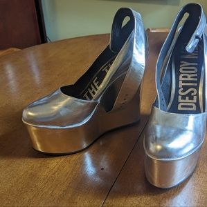 I Desire Things That Will Destroy Me | Silver Platform Wedge | size 9